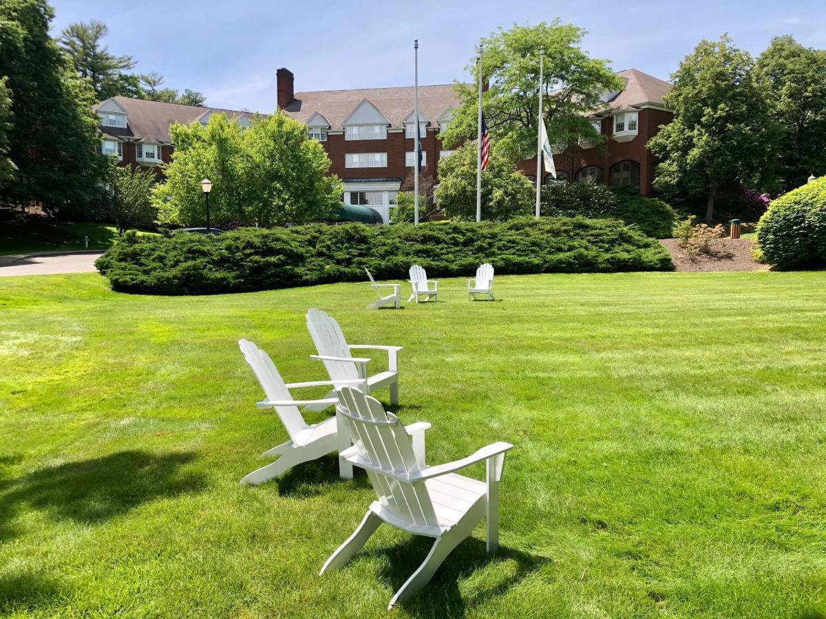 The Simsbury Inn Экстерьер фото
