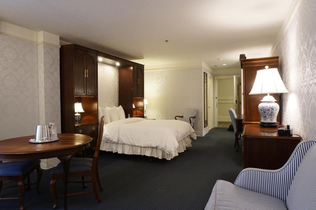 The Simsbury Inn Экстерьер фото