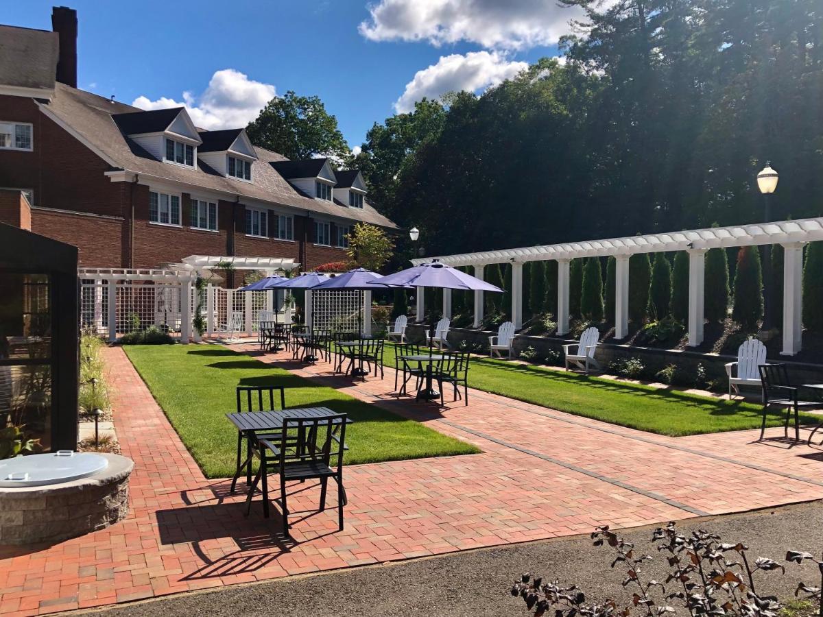 The Simsbury Inn Экстерьер фото