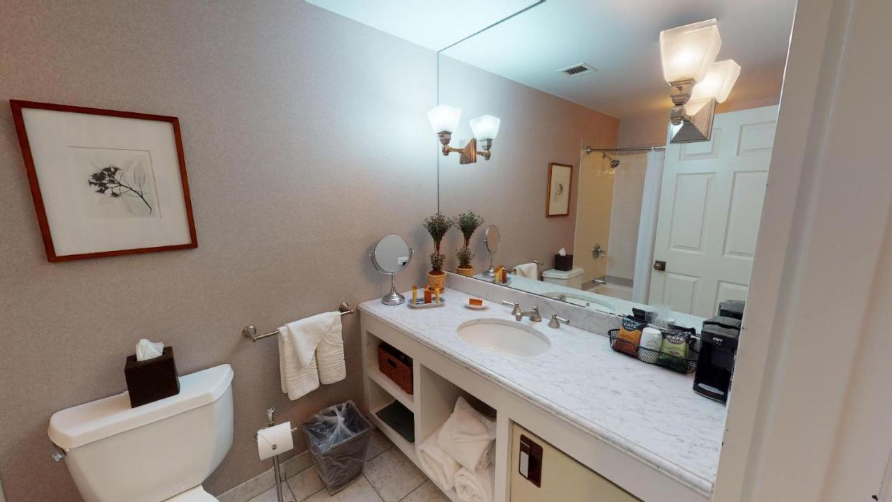 The Simsbury Inn Экстерьер фото