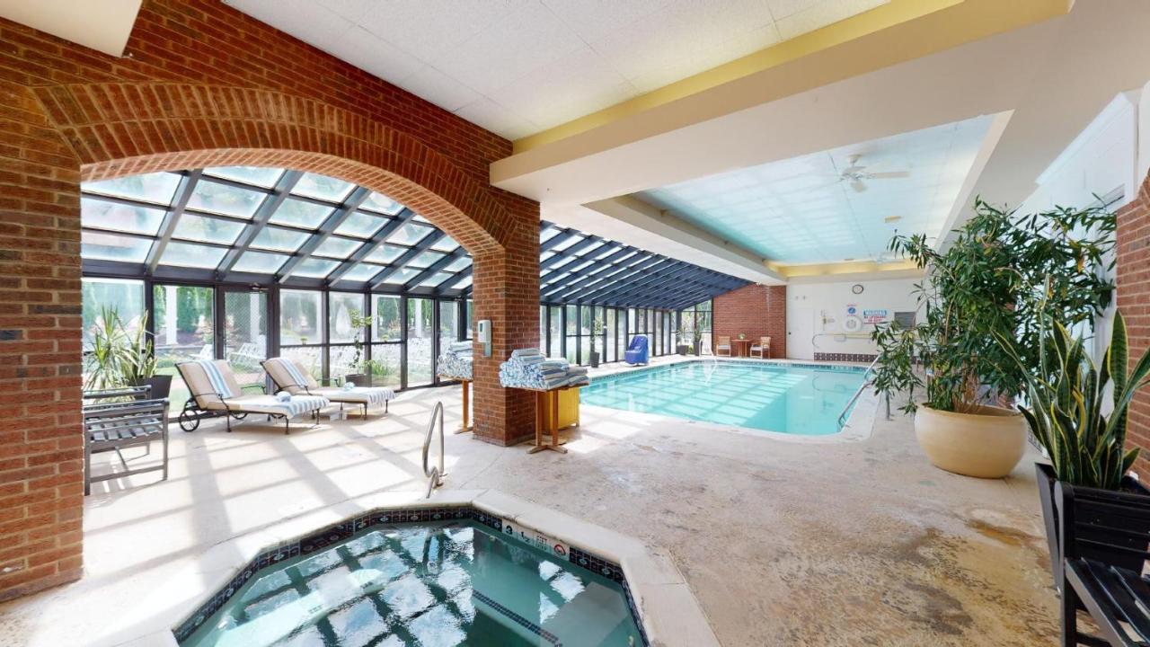 The Simsbury Inn Экстерьер фото