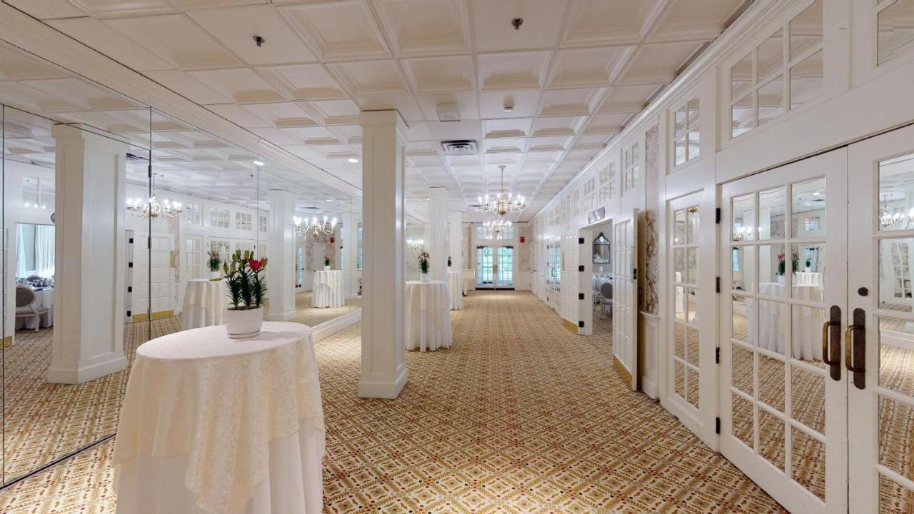 The Simsbury Inn Экстерьер фото