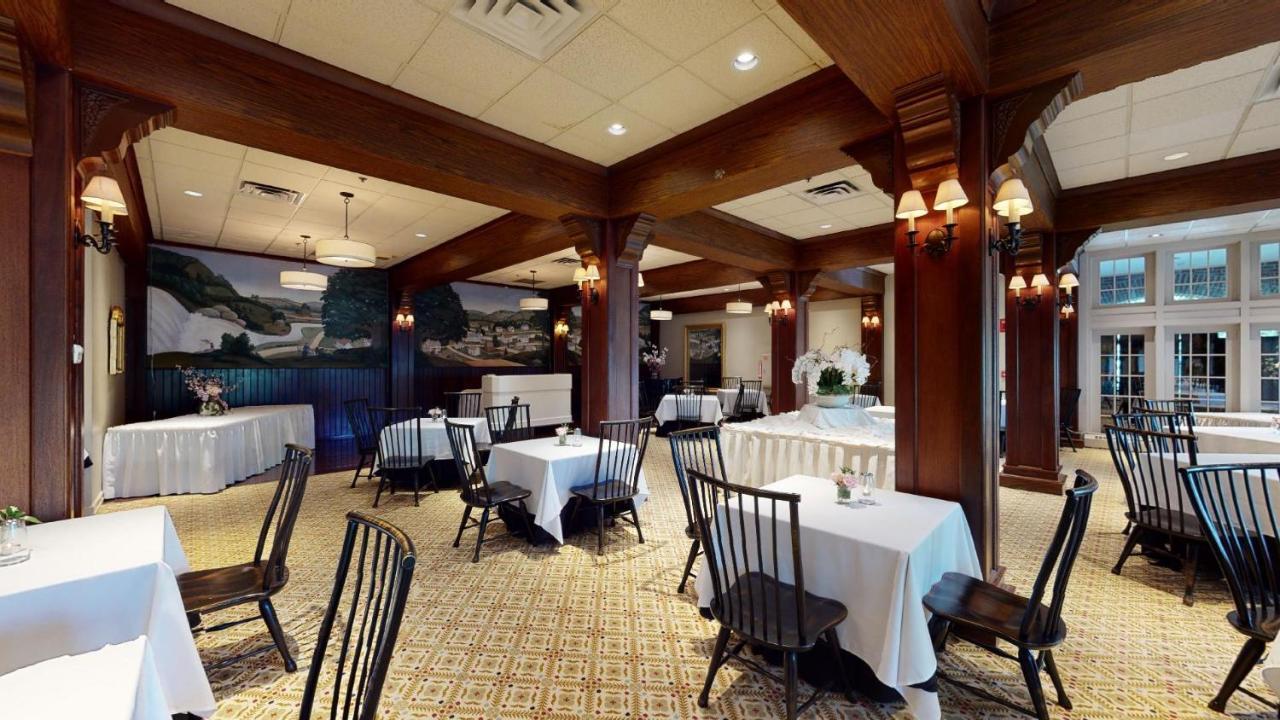 The Simsbury Inn Экстерьер фото