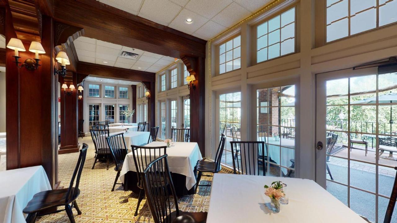 The Simsbury Inn Экстерьер фото