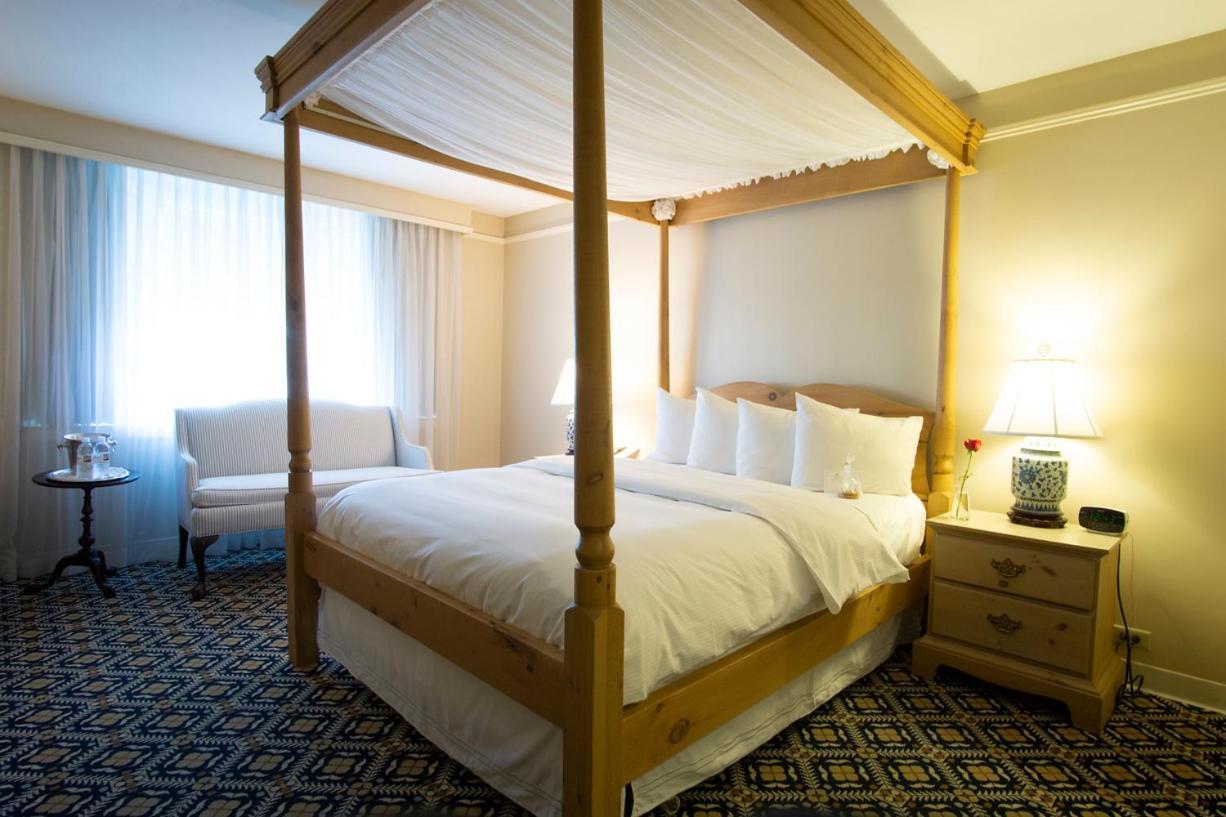 The Simsbury Inn Экстерьер фото
